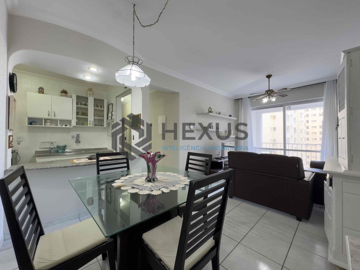 Foto 5 de Apartamento com varanda e vista mar a uma quadra da Praia das Pitangueiras de 3 quartos, 1 vaga, Guarujá-SP.