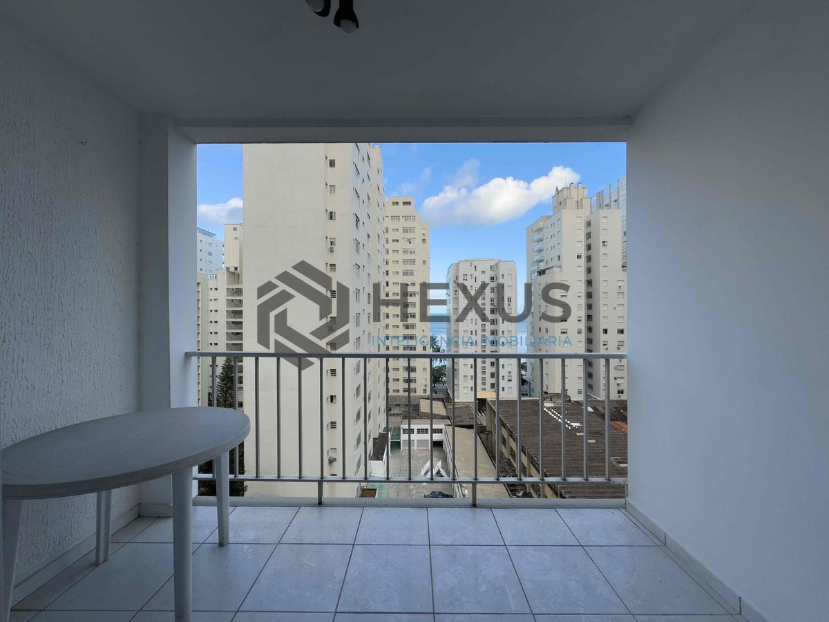Foto 8 de Apartamento com varanda e vista mar a uma quadra da Praia das Pitangueiras de 3 quartos, 1 vaga, Guarujá-SP.