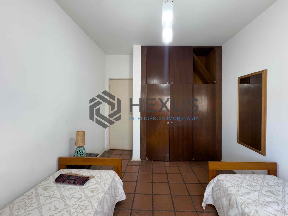 Foto 11 de Apartamento com varanda a uma quadra da Praia das Pitangueiras, Guaruja