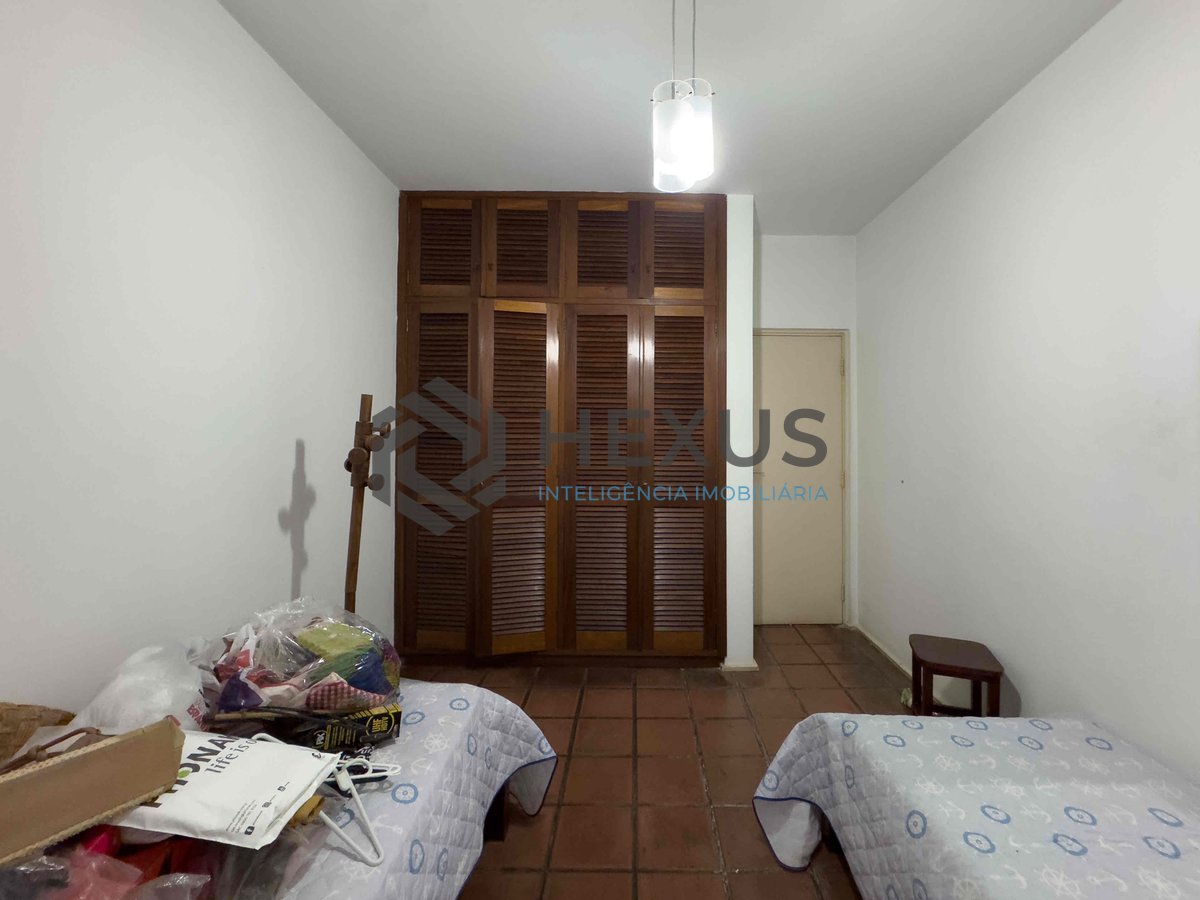 Foto 14 de Apartamento com varanda a uma quadra da Praia das Pitangueiras, Guaruja