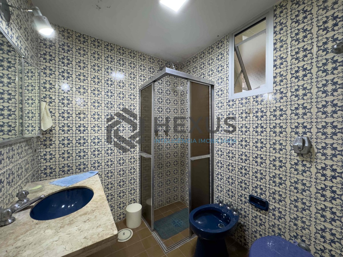 Foto 17 de Apartamento com varanda a uma quadra da Praia das Pitangueiras, Guaruja