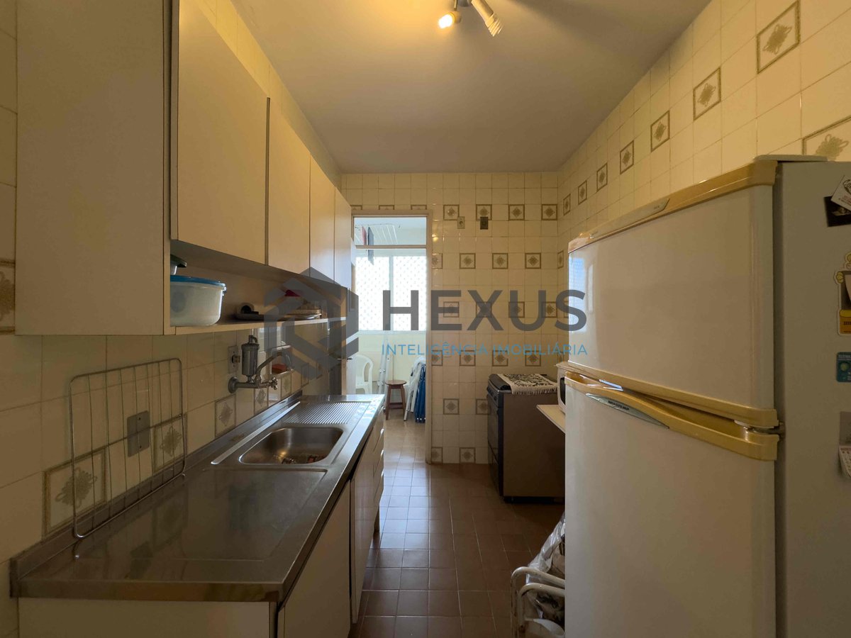Foto 19 de Apartamento com varanda a uma quadra da Praia das Pitangueiras, Guaruja