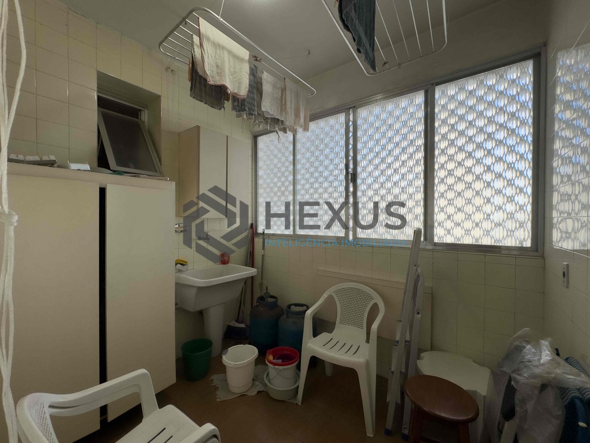 Foto 21 de Apartamento com varanda a uma quadra da Praia das Pitangueiras, Guaruja