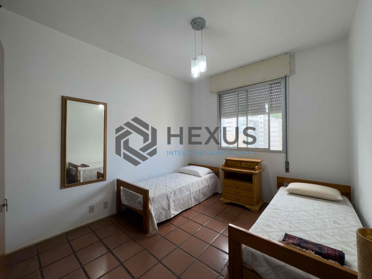 Foto 9 de Apartamento com varanda a uma quadra da Praia das Pitangueiras, Guaruja