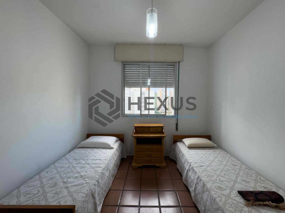 Foto 10 de Apartamento com varanda a uma quadra da Praia das Pitangueiras, Guaruja