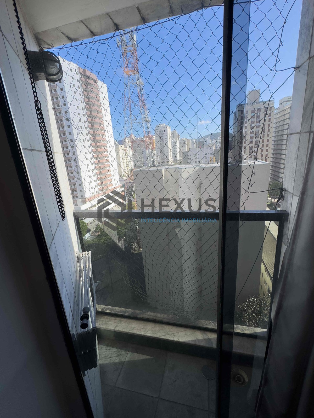 Foto 19 de Apartamento com varanda, vista mar, 2 quadras da Praia das Pitangueiras, Guaruja | Hexus Inteligência Imobiliária