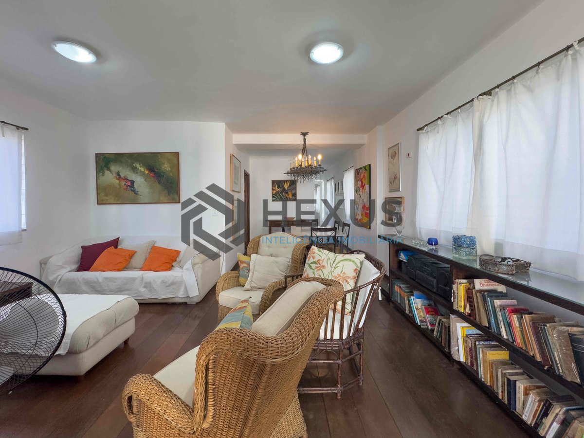 Foto 4 de Apartamento com varanda, vista mar, 2 quadras da Praia das Pitangueiras, Guaruja | Hexus Inteligência Imobiliária