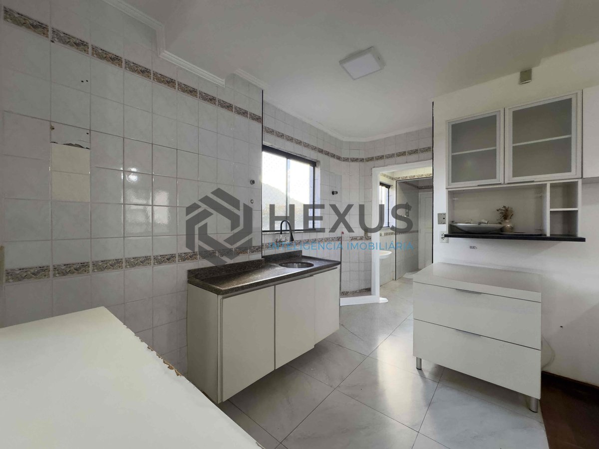 Foto 13 de Apartamento com varanda, lazer, duas quadras da Praia das Pitangueiras, Guaruja | Hexus Inteligência Imobiliária