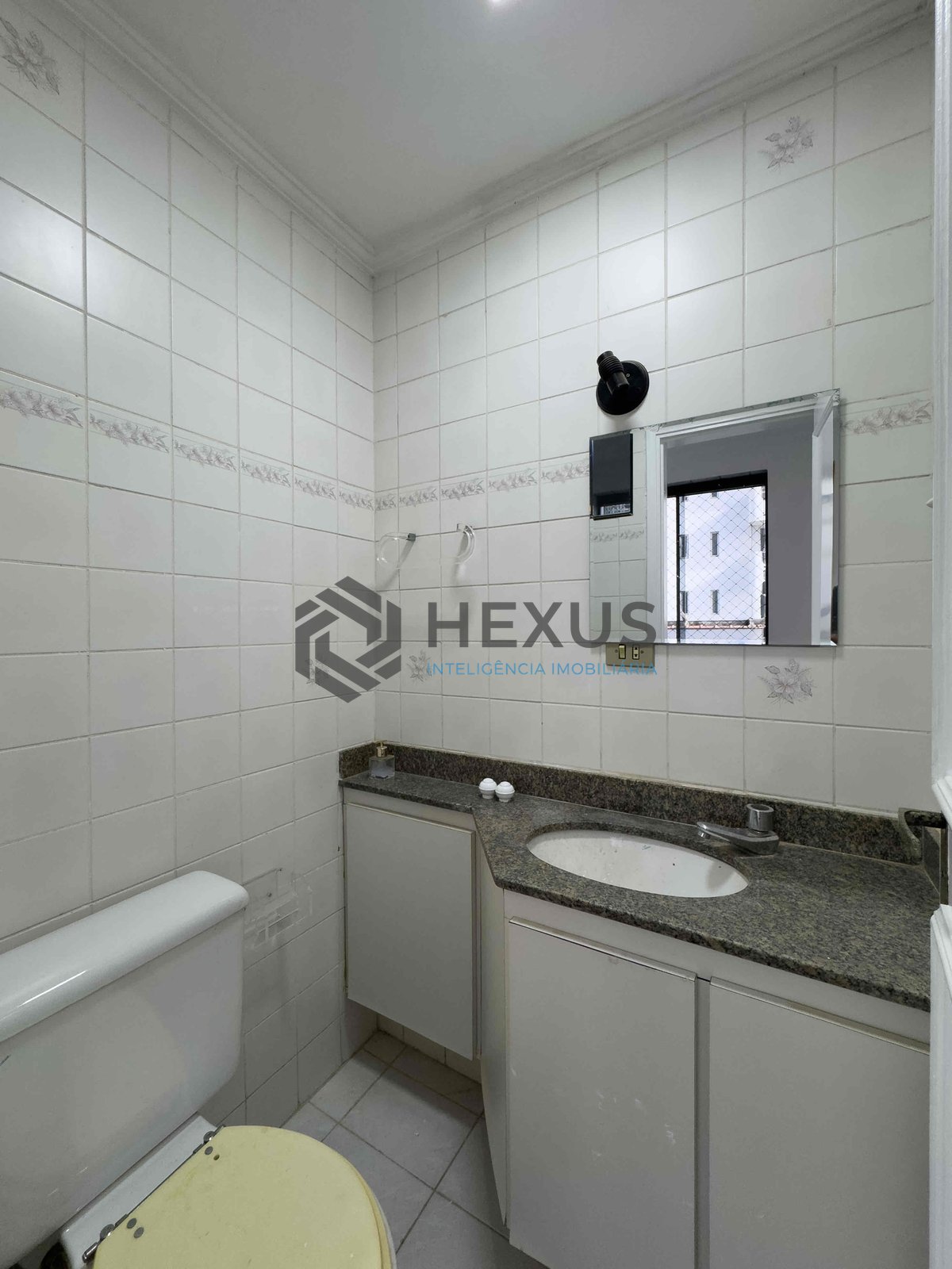Foto 30 de Apartamento com varanda, lazer, duas quadras da Praia das Pitangueiras, Guaruja | Hexus Inteligência Imobiliária