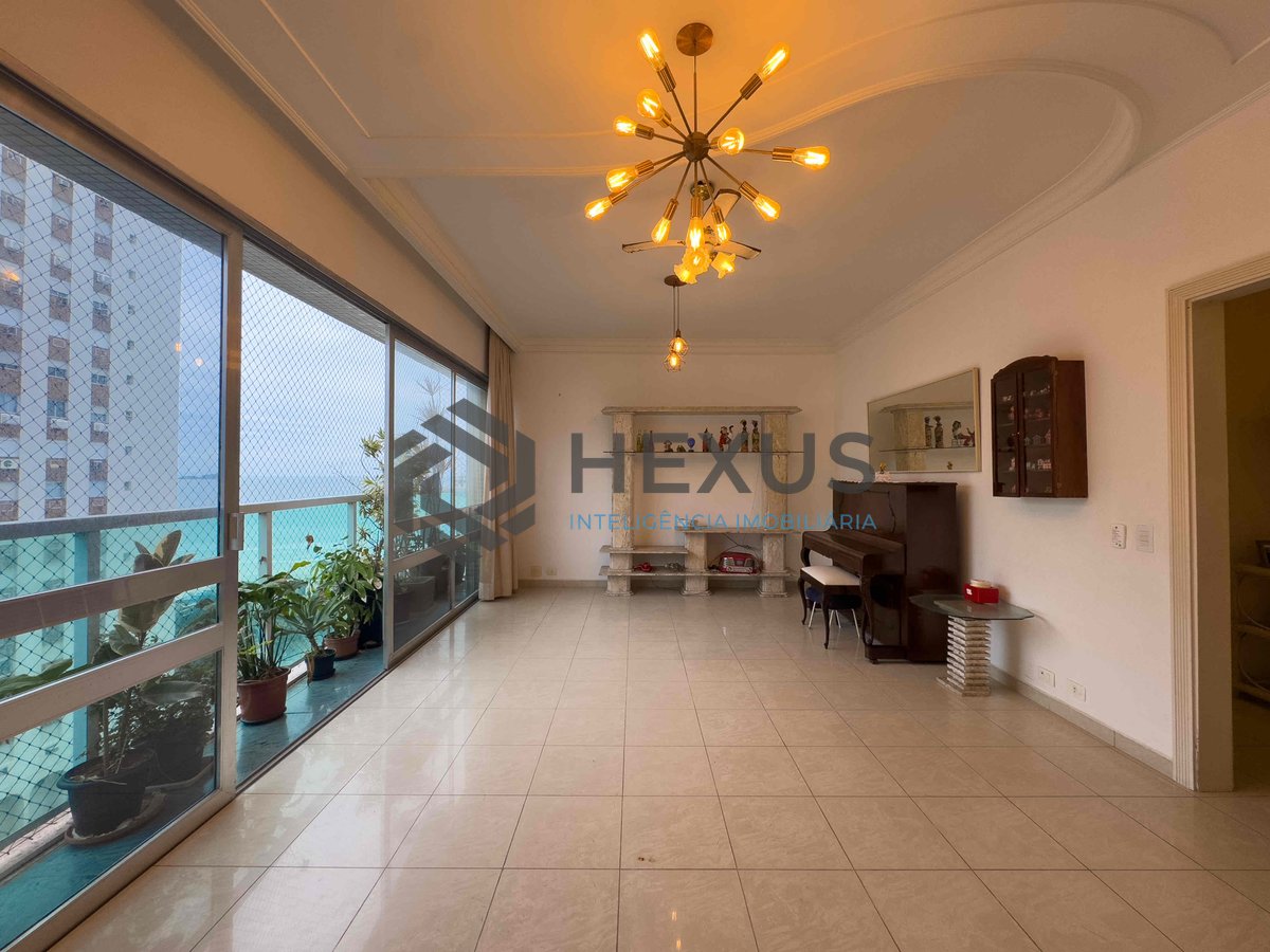 Foto 2 de Apartamento com varanda e vista mar na beira mar da Praia das Pitangueiras, Guaruja
