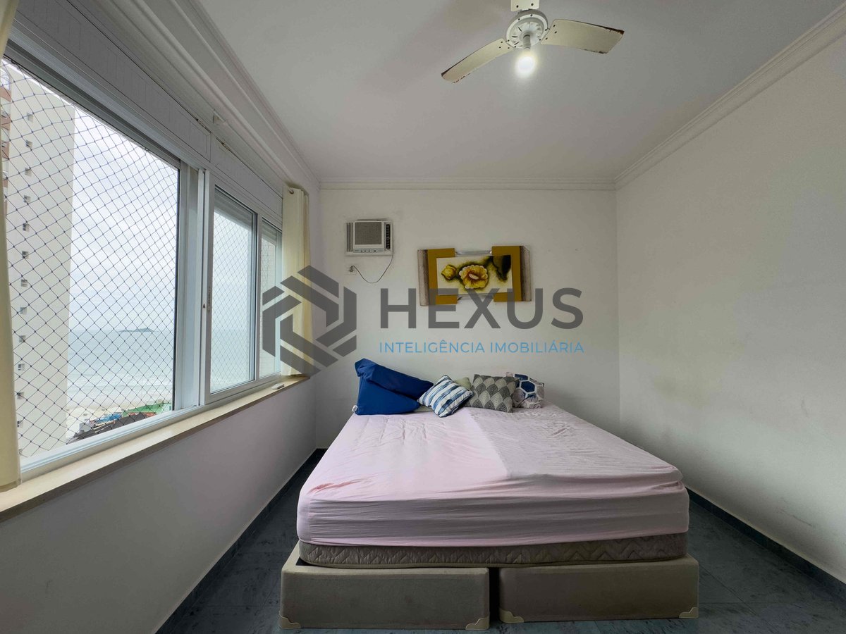 Foto 8 de Apartamento com varanda e vista mar na beira mar da Praia das Pitangueiras, Guaruja
