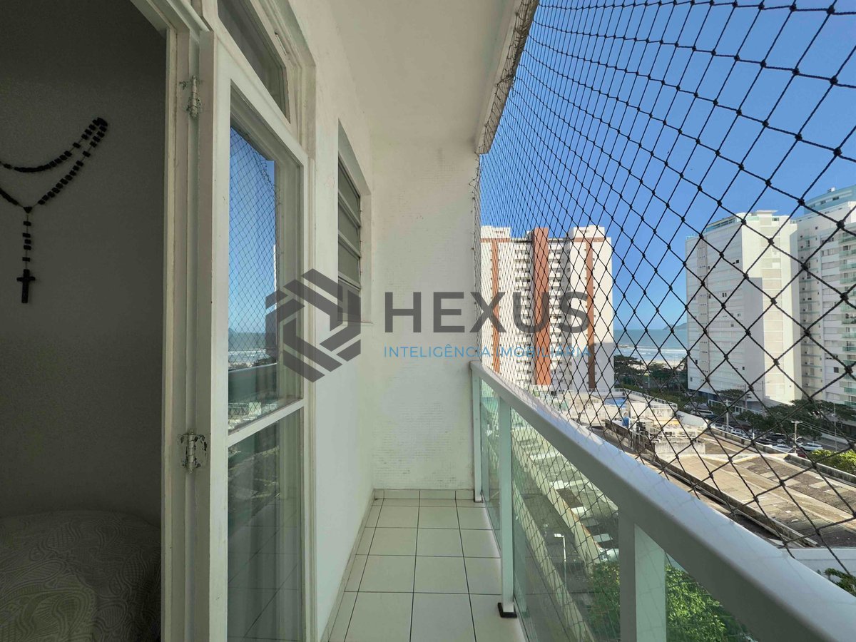 Foto 12 de Apartamento com varanda e vista mar a uma quadra da Praia das Pitangueiras de 2 quartos com 1 vaga, Guarujá-SP