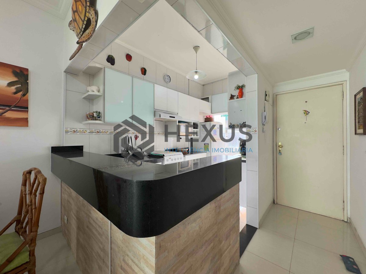 Foto 19 de Apartamento com varanda e vista mar a uma quadra da Praia das Pitangueiras de 2 quartos com 1 vaga, Guarujá-SP