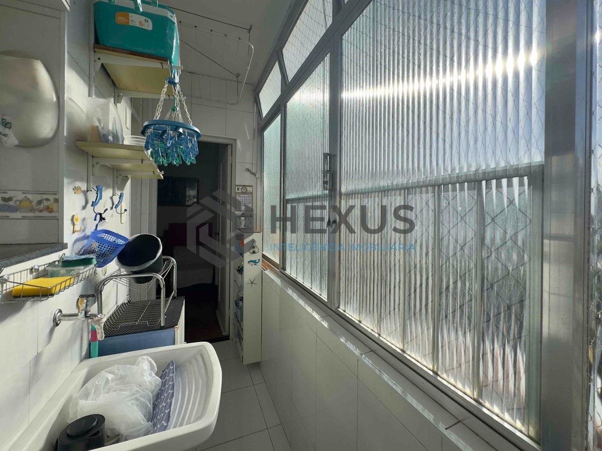 Foto 20 de Apartamento com varanda e vista mar a uma quadra da Praia das Pitangueiras de 2 quartos com 1 vaga, Guarujá-SP