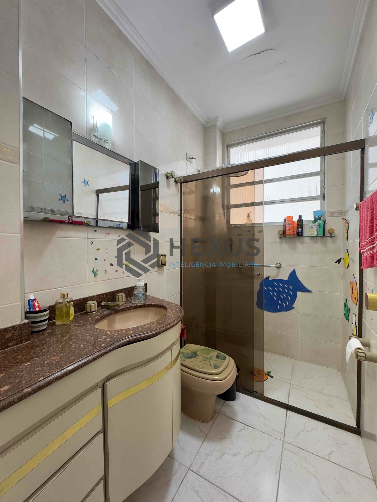 Foto 22 de Apartamento com varanda e vista mar a uma quadra da Praia das Pitangueiras de 2 quartos com 1 vaga, Guarujá-SP