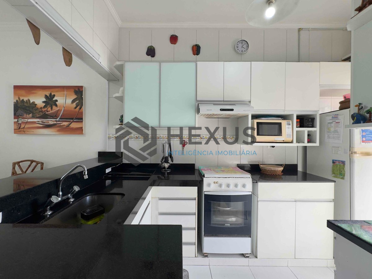 Foto 7 de Apartamento com varanda e vista mar a uma quadra da Praia das Pitangueiras de 2 quartos com 1 vaga, Guarujá-SP
