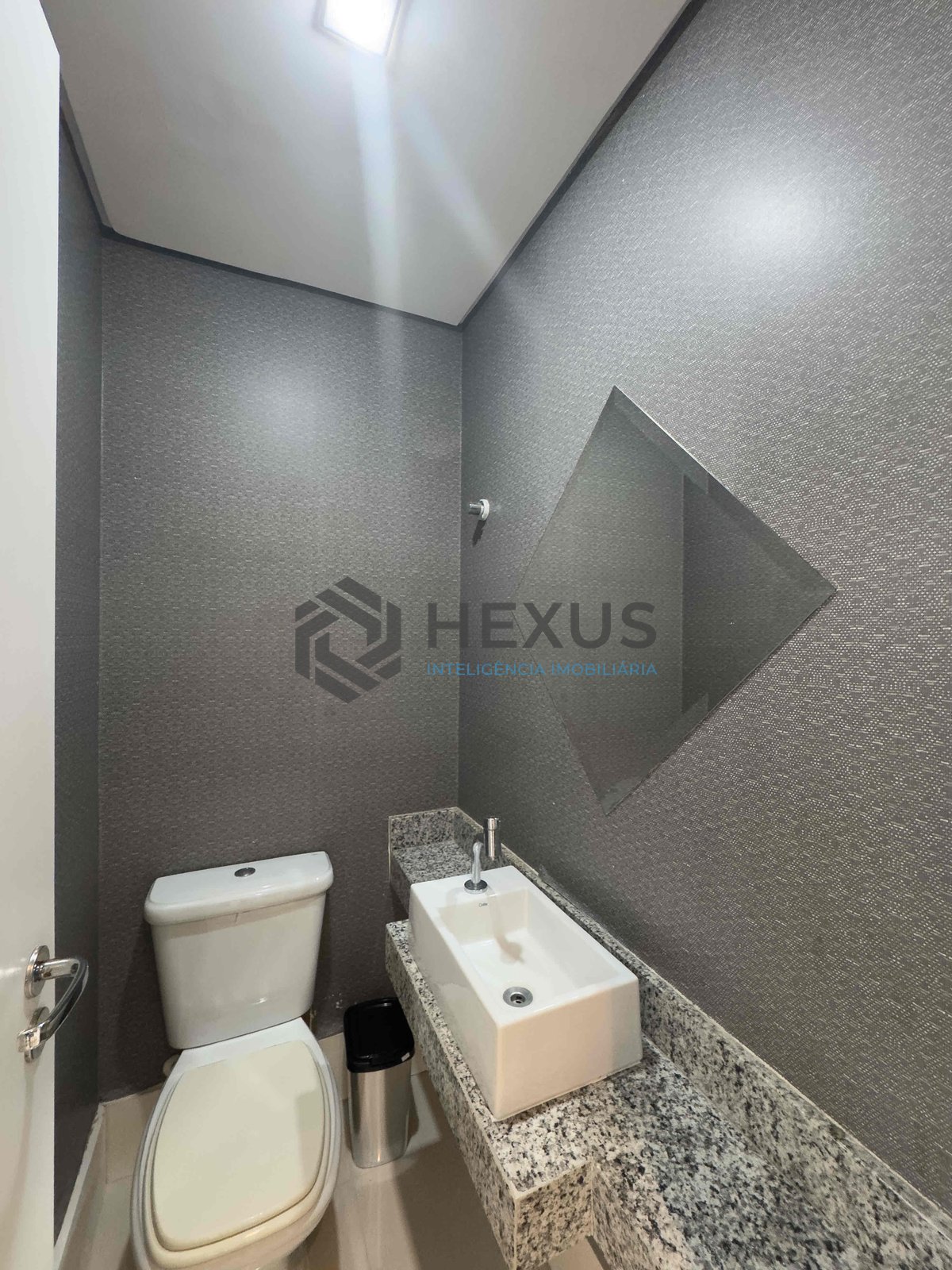 Foto 16 de Apartamento com varanda gourmet em prédio novo com lazer a uma quadra da Praia das Astúrias, Guaruja
