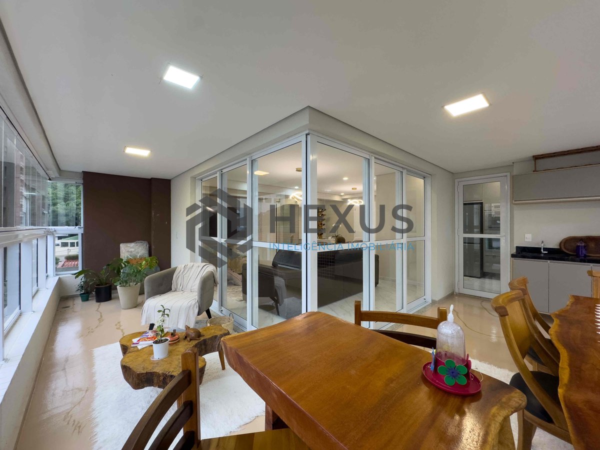 Foto 11 de Apartamento reformado com varanda gourmet e lazer na Praia das Pitangueiras, Guaruja