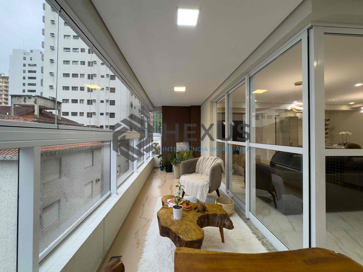 Foto 13 de Apartamento reformado com varanda gourmet e lazer na Praia das Pitangueiras, Guaruja