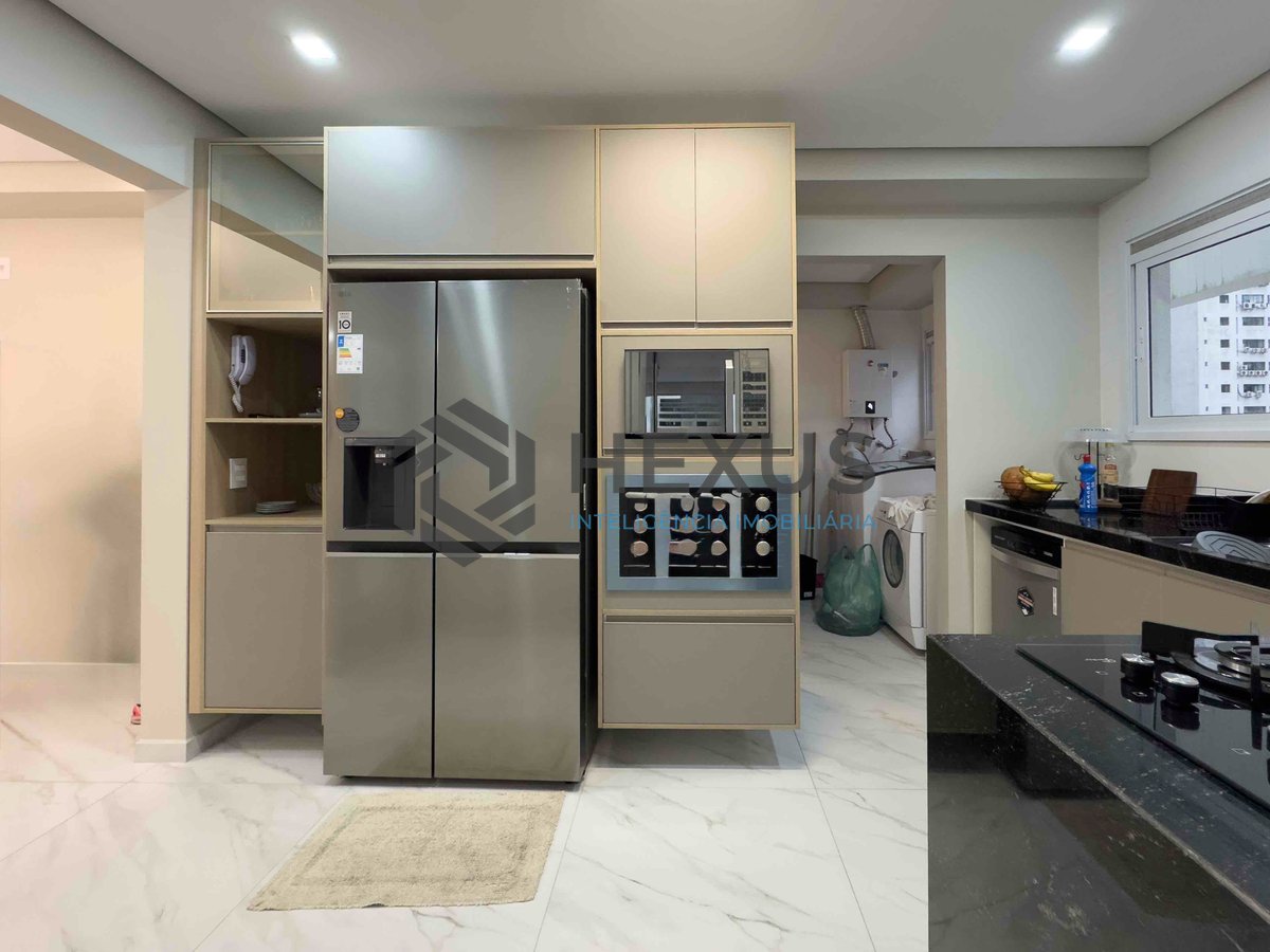 Foto 16 de Apartamento reformado com varanda gourmet e lazer na Praia das Pitangueiras, Guaruja