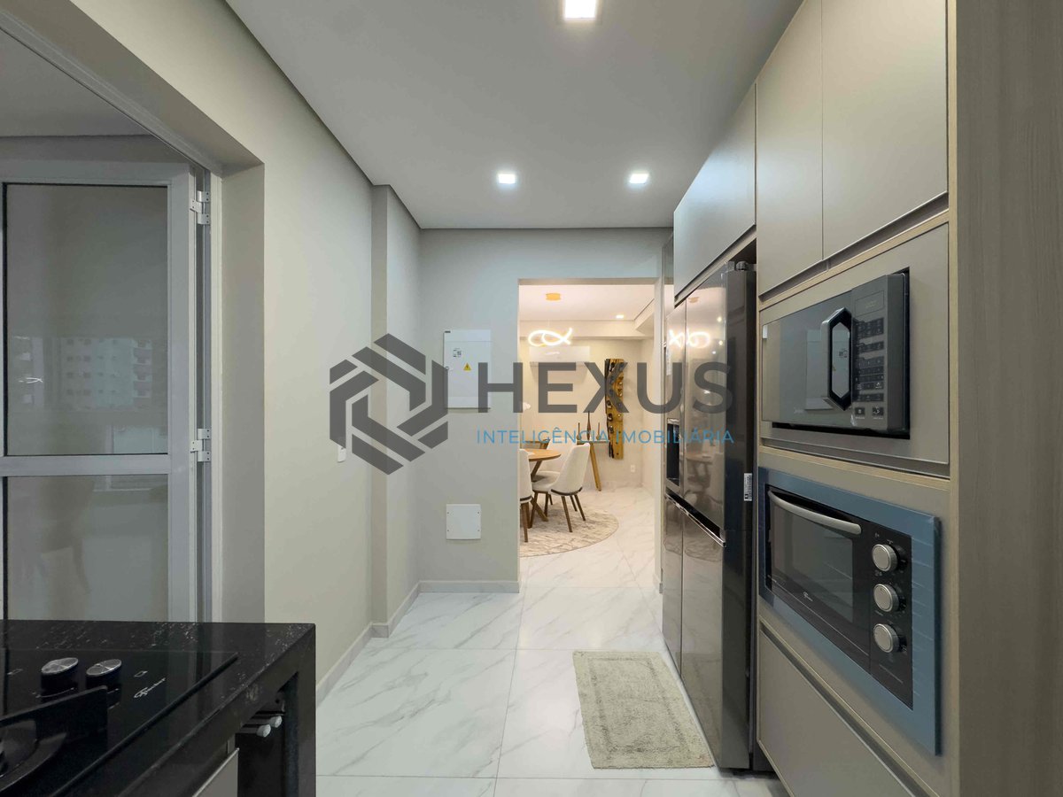 Foto 17 de Apartamento reformado com varanda gourmet e lazer na Praia das Pitangueiras, Guaruja