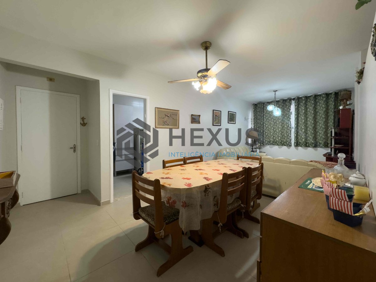 Foto 2 de Apartamento na Praia das Pitangueiras de 2 quartos com 1 vaga, Guarujá-SP.