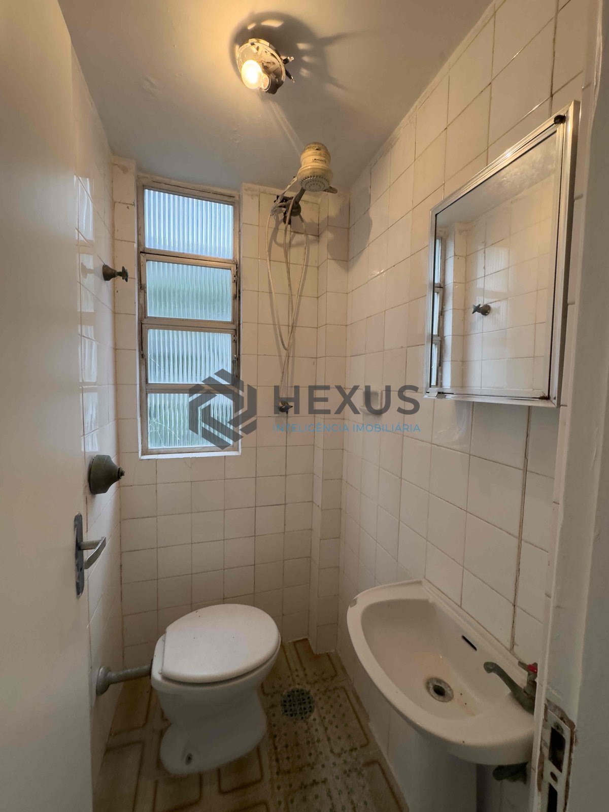 Foto 20 de Apartamento na Praia das Pitangueiras de 2 quartos com 1 vaga, Guarujá-SP.