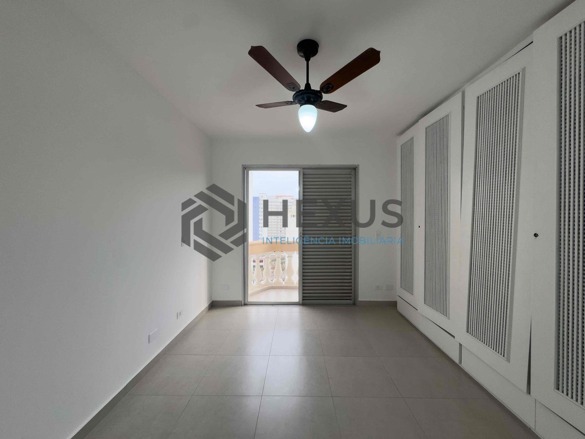 Foto 12 de Apartamento com varanda e vista livre a uma quadra da Praia das Pitangueiras de 3 quartos (1 suíte), 1 vaga, Guarujá-SP.