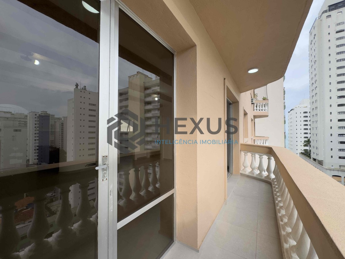 Foto 7 de Apartamento com varanda e vista livre a uma quadra da Praia das Pitangueiras de 3 quartos (1 suíte), 1 vaga, Guarujá-SP.