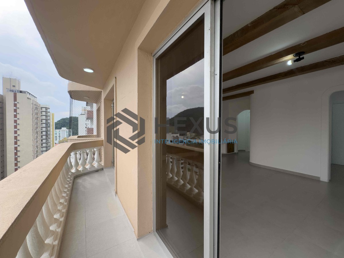 Foto 8 de Apartamento com varanda e vista livre a uma quadra da Praia das Pitangueiras de 3 quartos (1 suíte), 1 vaga, Guarujá-SP.