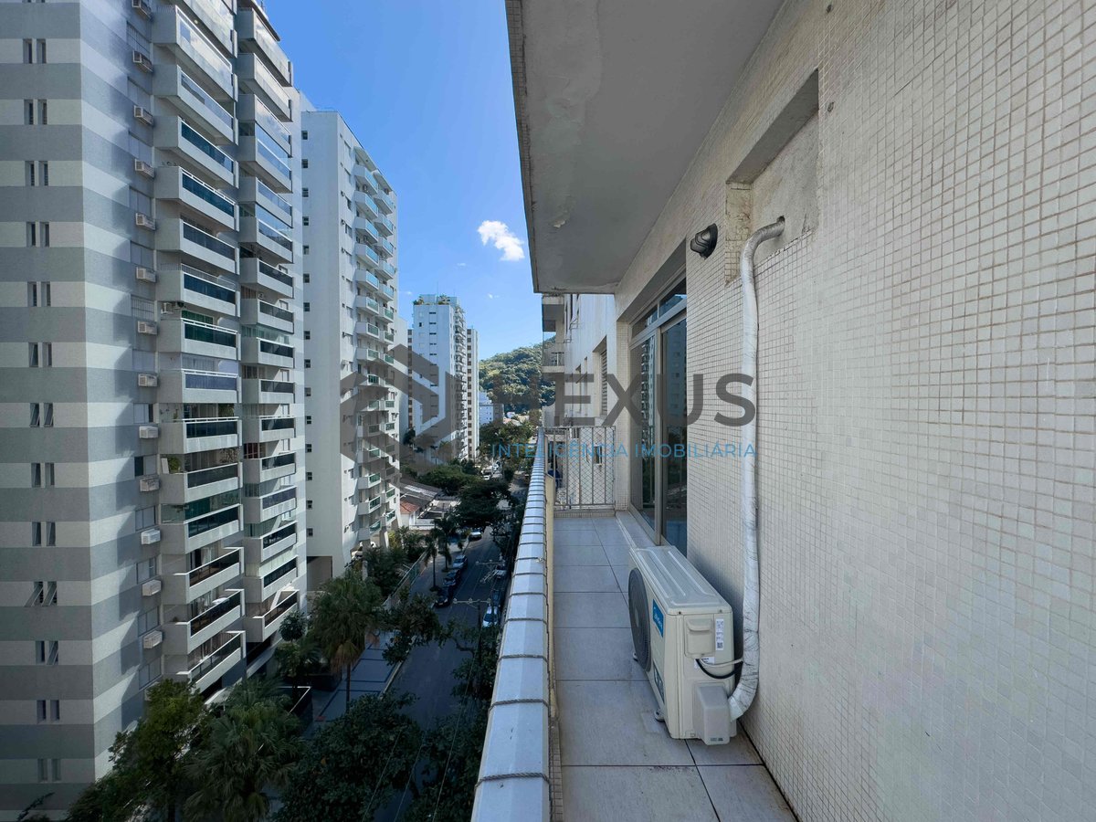 Foto 15 de Apartamento com varanda e vista mar a uma quadra da Praia das Pitangueiras de 3 quartos (1 suíte), 2 vagas, Guarujá-SP