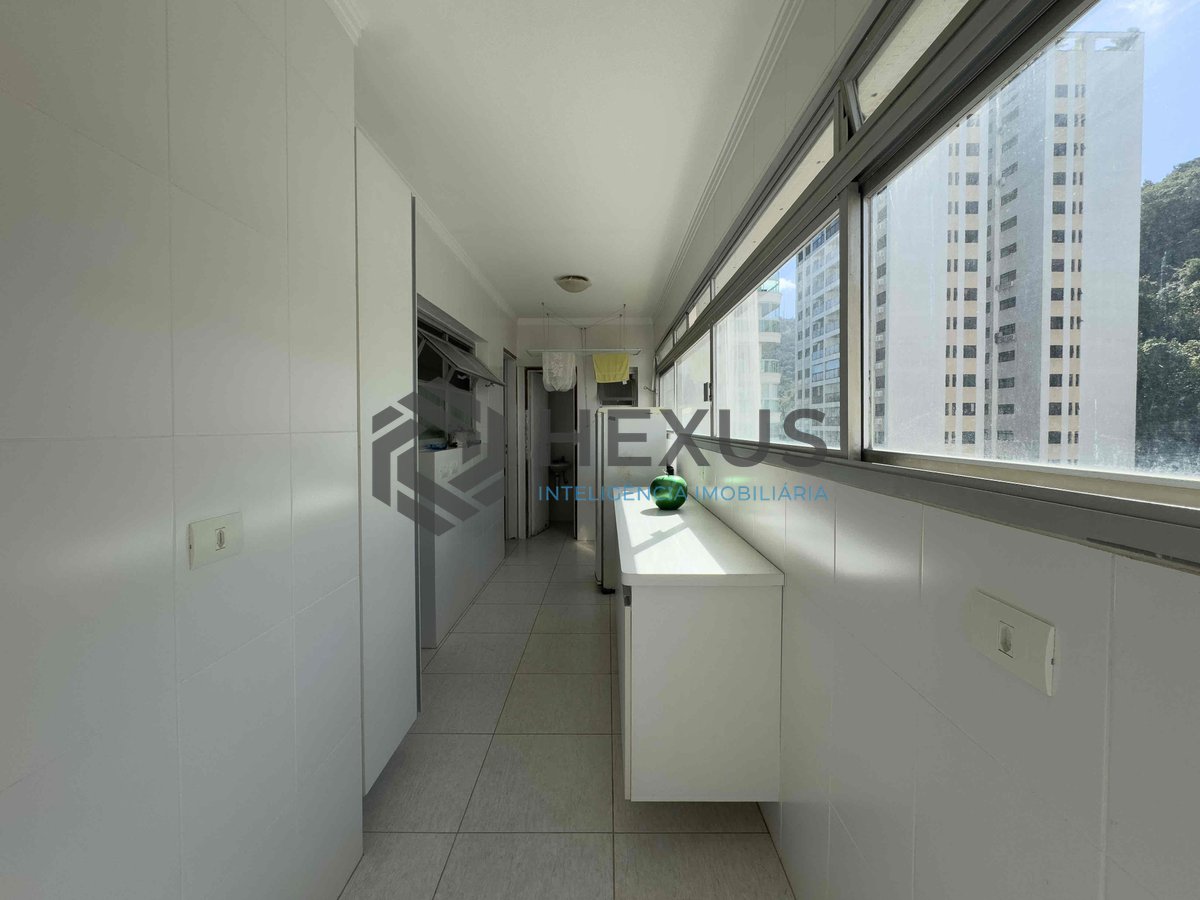 Foto 32 de Apartamento com varanda e vista mar a uma quadra da Praia das Pitangueiras de 3 quartos (1 suíte), 2 vagas, Guarujá-SP