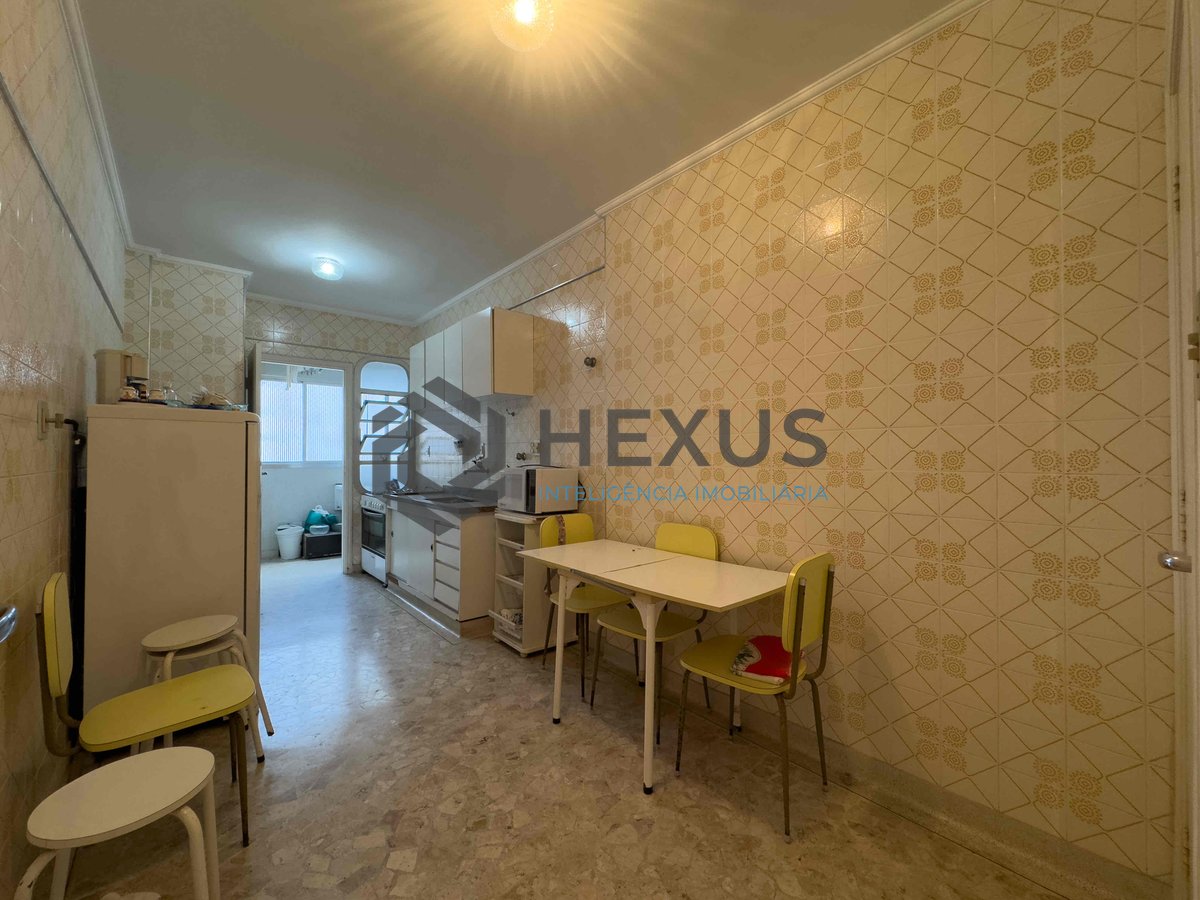 Foto 20 de Apartamento frente rua com varanda na Praia das Pitangueiras, Guaruja