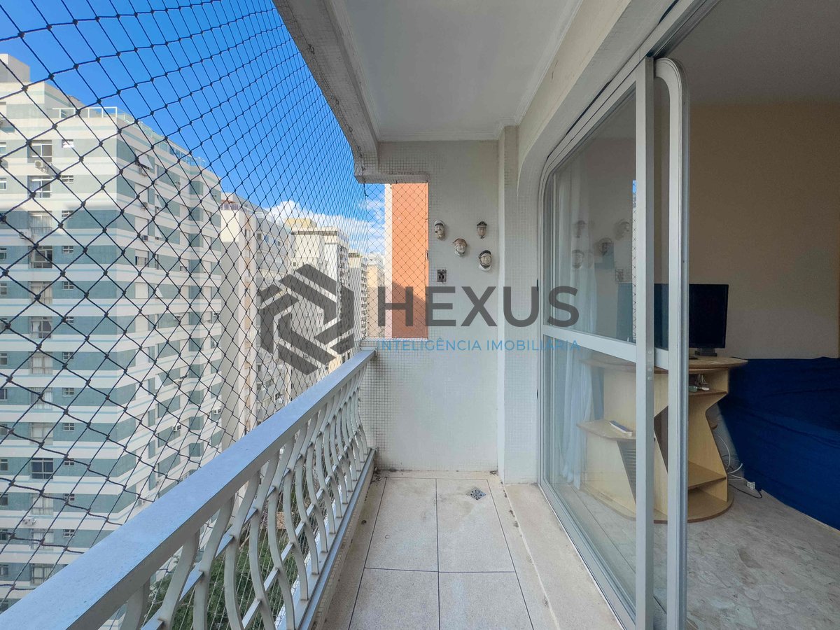 Foto 8 de Apartamento frente rua com varanda na Praia das Pitangueiras, Guaruja