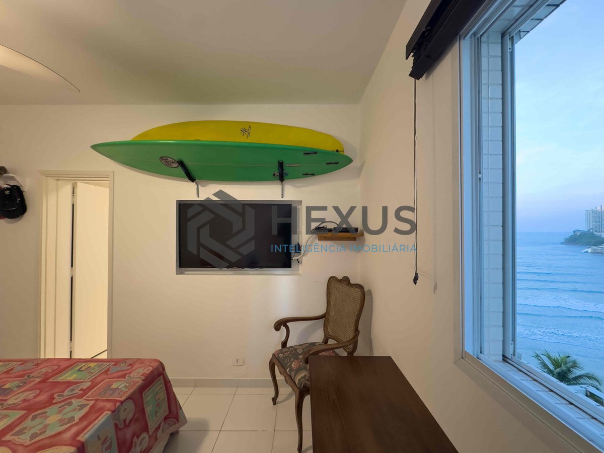 Foto 11 de Apartamento reformado com varanda na beira mar da Praia das Asturias, Guaruja