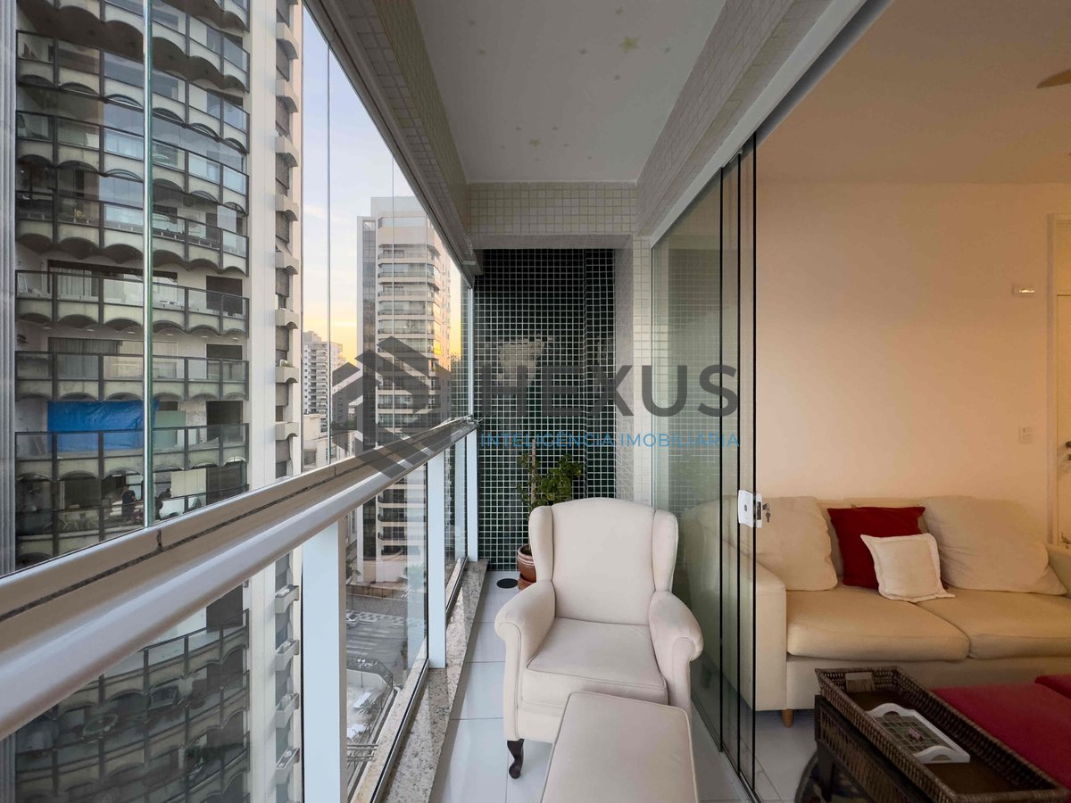 Foto 15 de Apartamento reformado com varanda na beira mar da Praia das Asturias, Guaruja