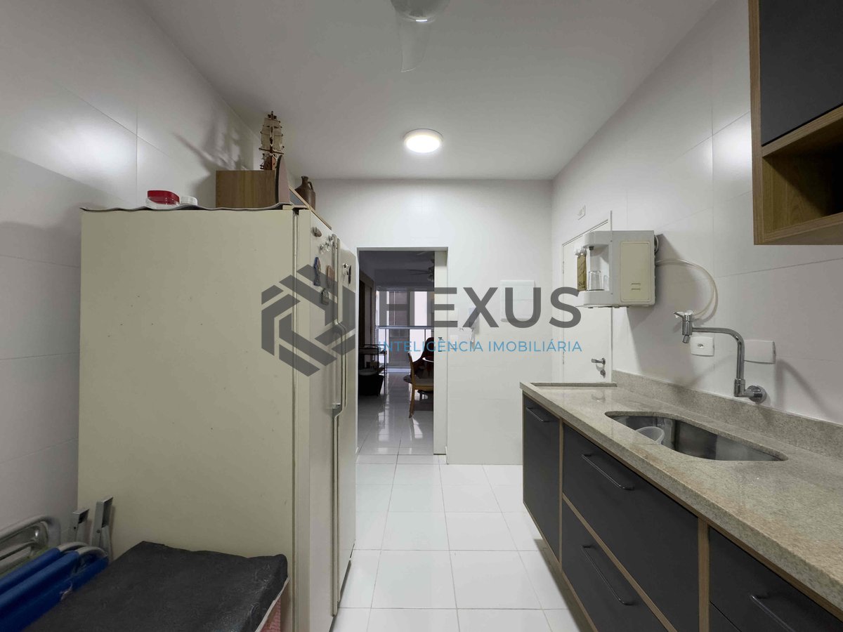 Foto 20 de Apartamento reformado com varanda na beira mar da Praia das Asturias, Guaruja