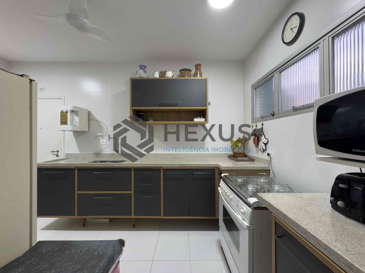 Foto 21 de Apartamento reformado com varanda na beira mar da Praia das Asturias, Guaruja