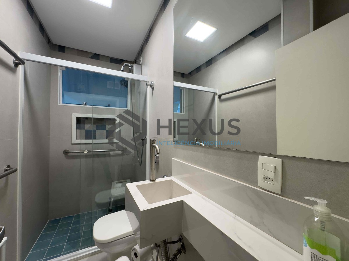 Foto 9 de Apartamento reformado com varanda na beira mar da Praia das Asturias, Guaruja