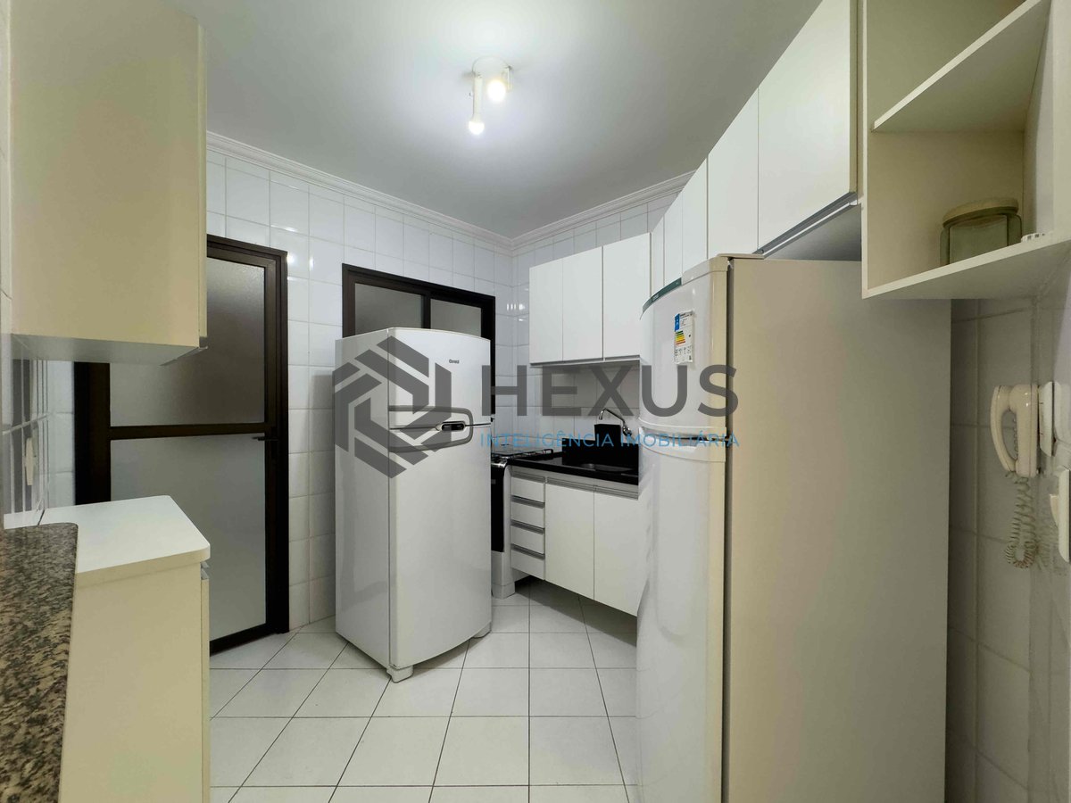 Foto 19 de Apartamento com varanda e vista mar em prédio com lazer a uma quadra da Praia das Pitangueiras, Guaruja