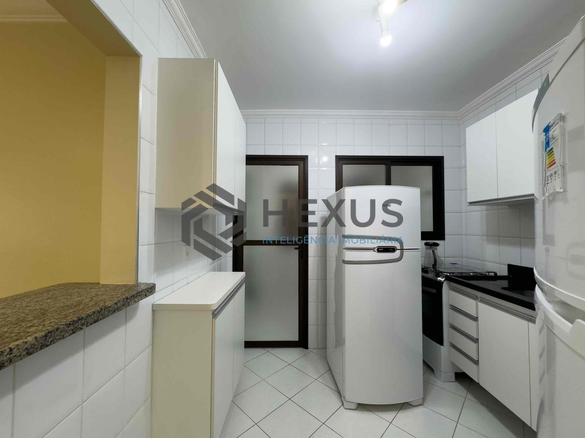 Foto 20 de Apartamento com varanda e vista mar em prédio com lazer a uma quadra da Praia das Pitangueiras, Guaruja