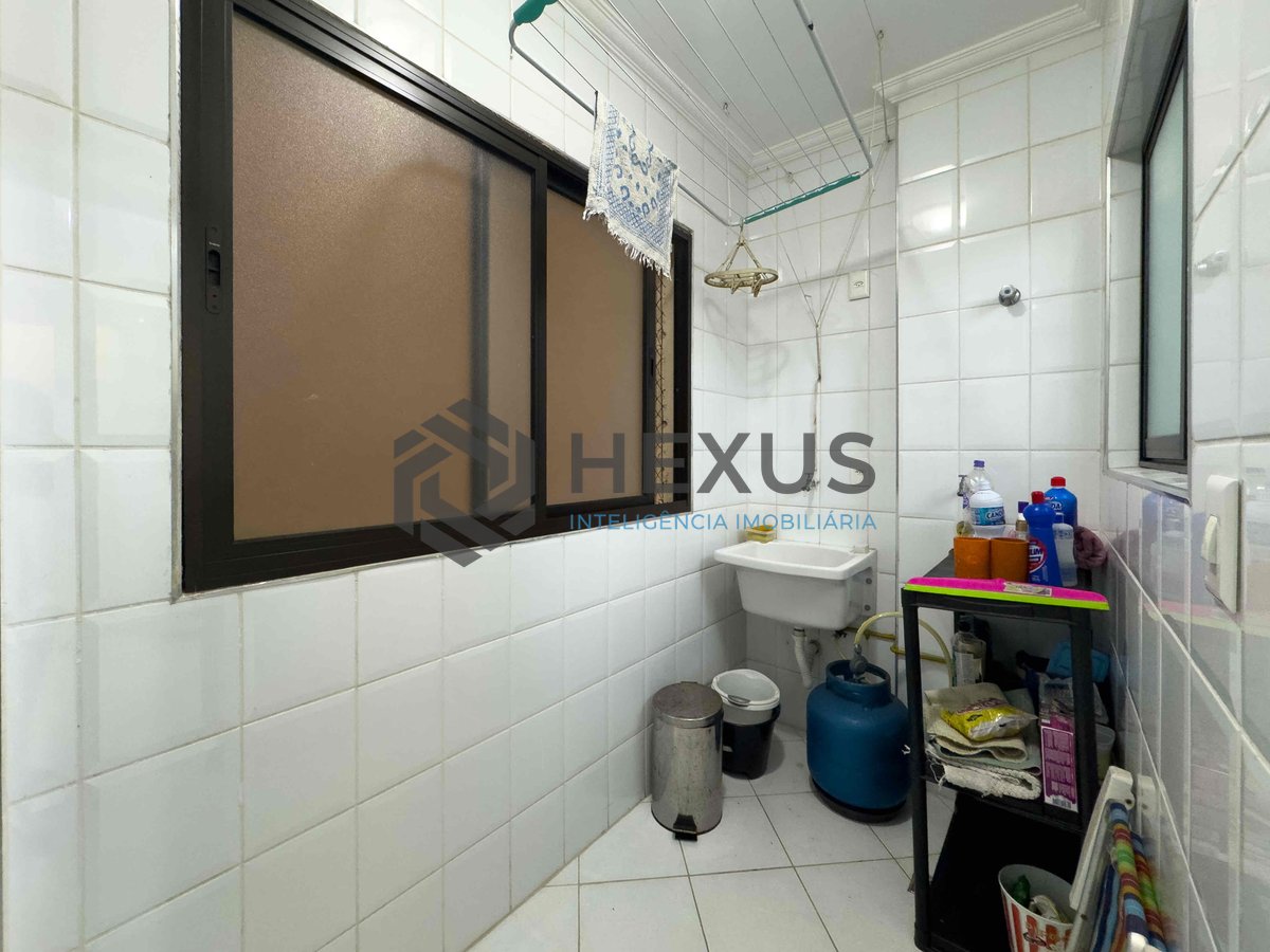 Foto 22 de Apartamento com varanda e vista mar em prédio com lazer a uma quadra da Praia das Pitangueiras, Guaruja