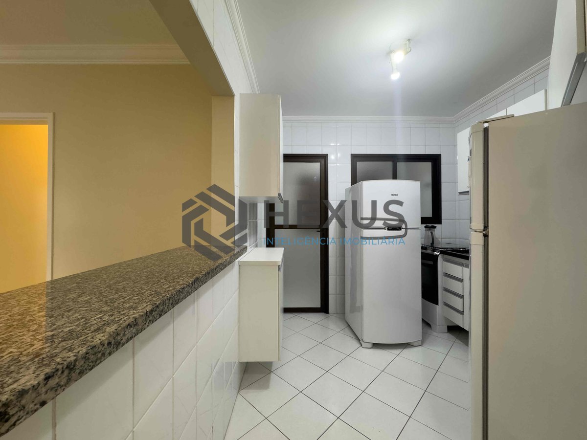 Foto 10 de Apartamento com varanda e vista mar em prédio com lazer a uma quadra da Praia das Pitangueiras, Guaruja