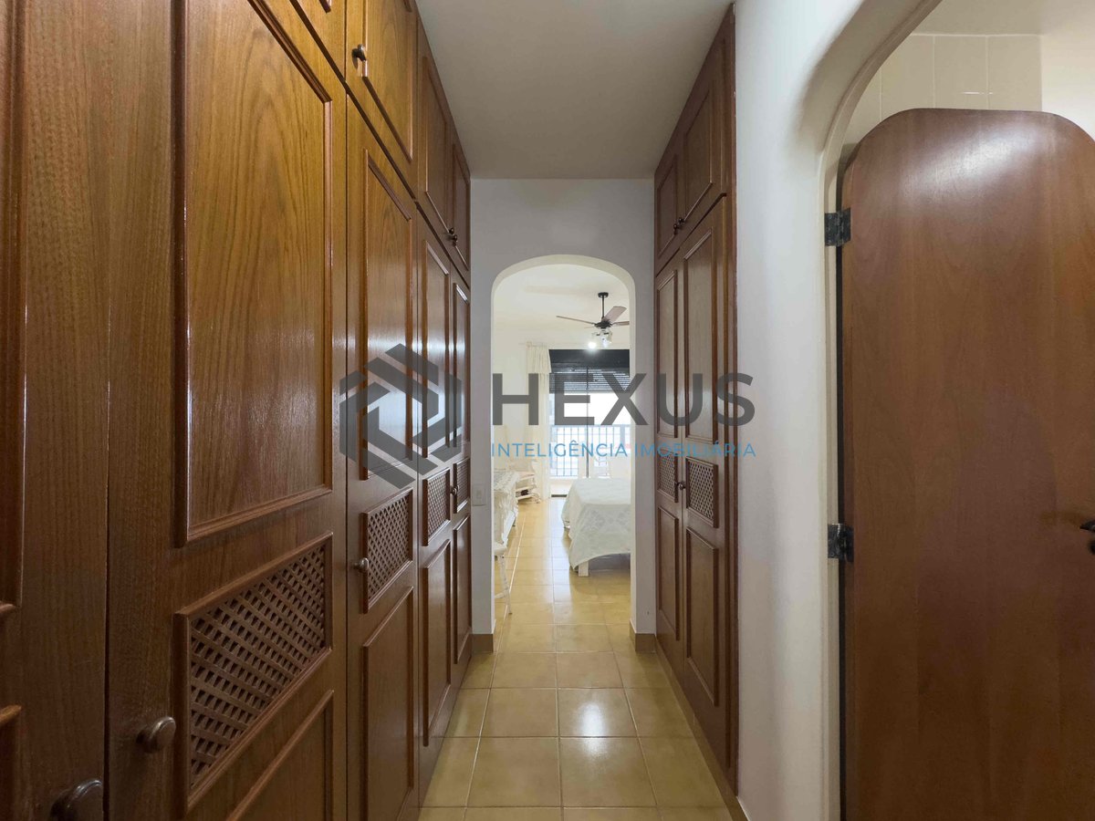 Foto 12 de Apartamento com varanda, vista mar e lazer na quadra-mar da Praia das Pitangueiras, Guaruja