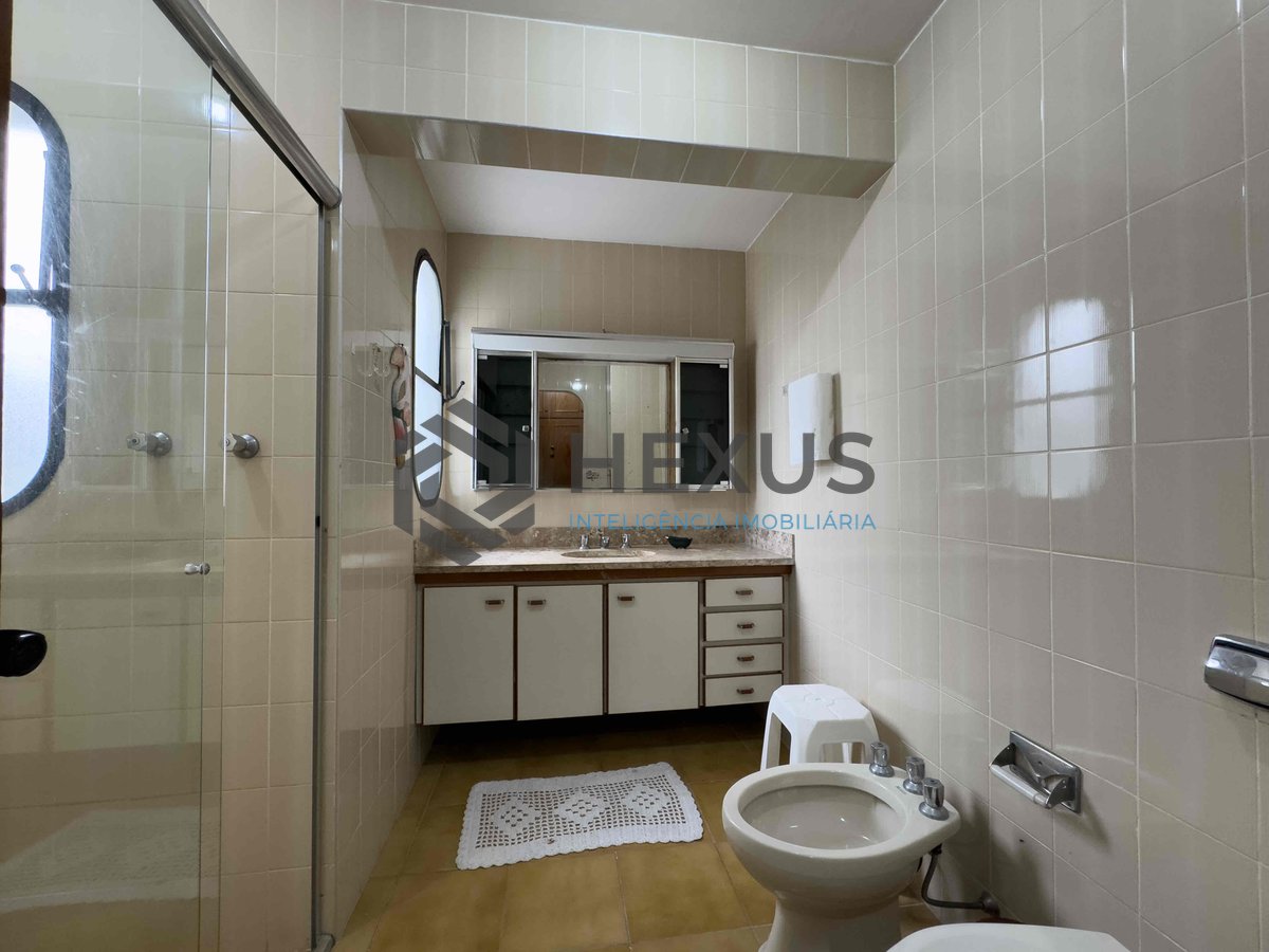 Foto 16 de Apartamento com varanda, vista mar e lazer na quadra-mar da Praia das Pitangueiras, Guaruja
