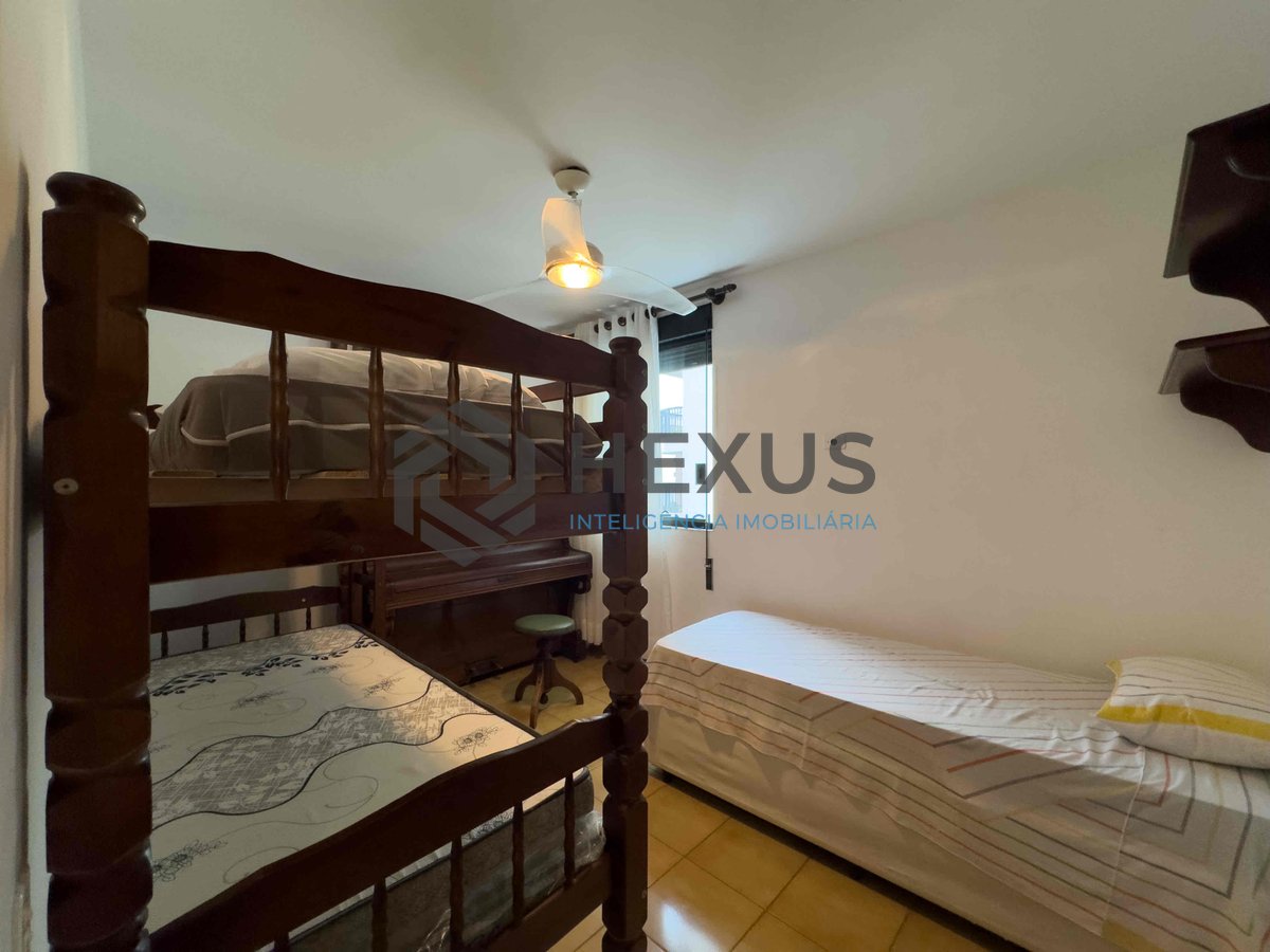 Foto 17 de Apartamento com varanda, vista mar e lazer na quadra-mar da Praia das Pitangueiras, Guaruja