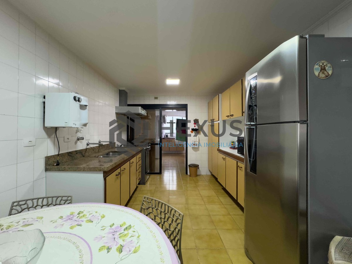 Foto 25 de Apartamento com varanda, vista mar e lazer na quadra-mar da Praia das Pitangueiras, Guaruja