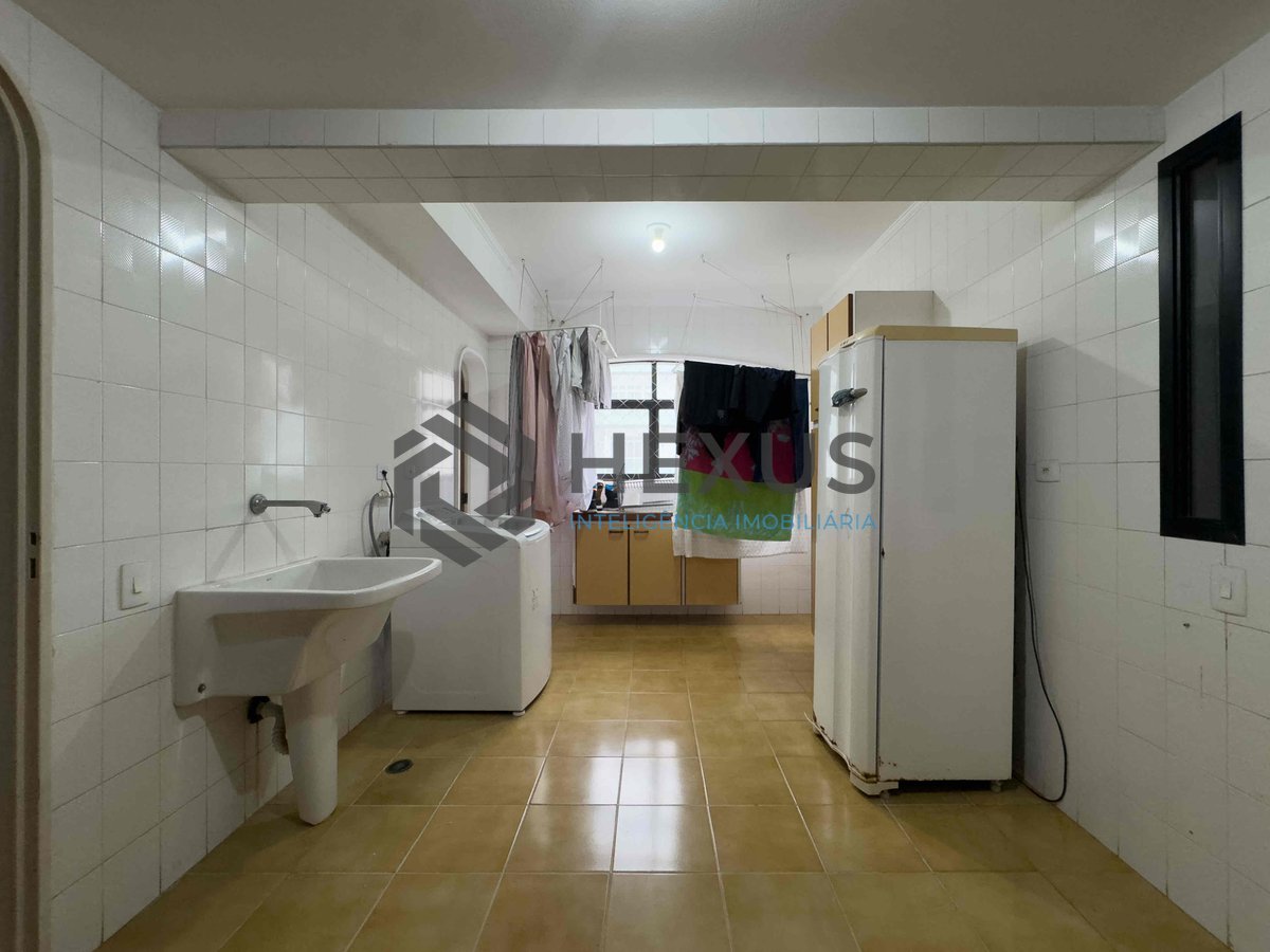 Foto 27 de Apartamento com varanda, vista mar e lazer na quadra-mar da Praia das Pitangueiras, Guaruja