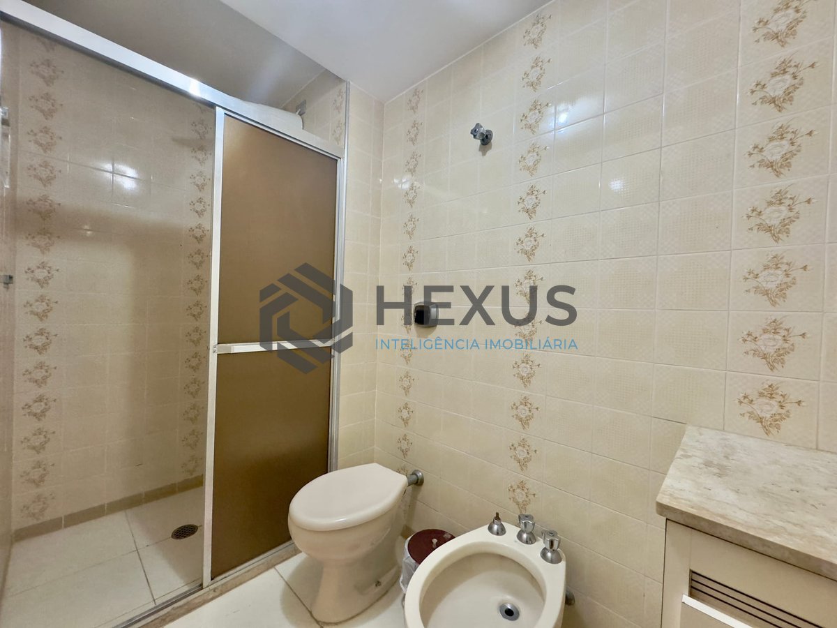 Foto 16 de Apartamento com varanda vista mar e lazer na beira mar da Praia das Pitangueiras, Guaruja