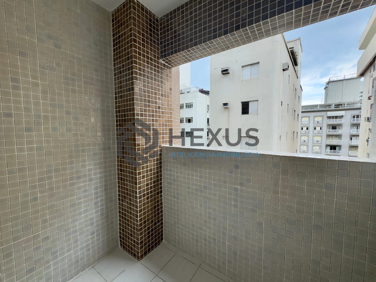 Foto 23 de Apartamento com varanda vista mar e lazer na beira mar da Praia das Pitangueiras, Guaruja